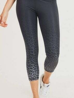 Mono B Ombre Leopard Print Capri Leggings Size S NWT | High Rise Activewear